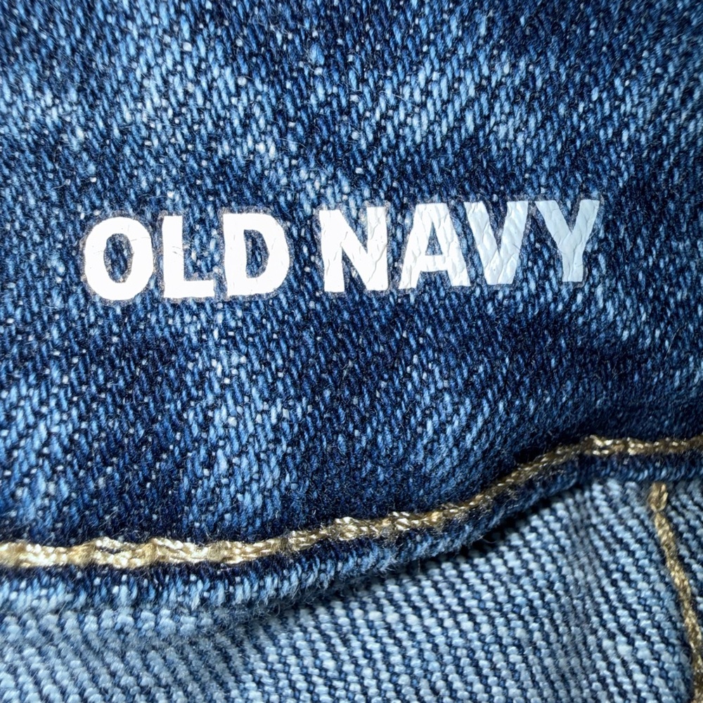 Old Navy High-Waisted Secret-Smooth Pockets O.G. Straight Jean Shorts - Picture 3 of 9